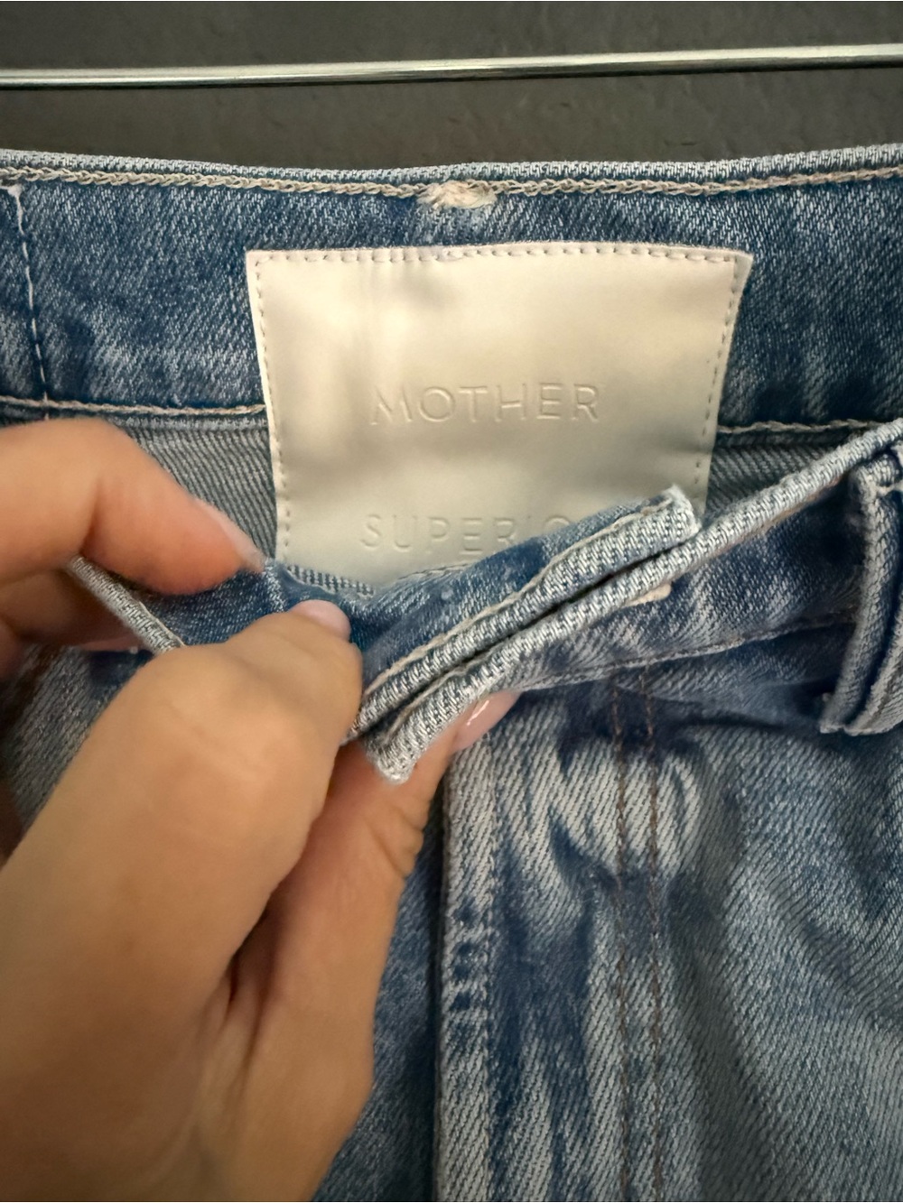 MOTHER • high waisted Smokin’ short fray denim shorts resting beach face size 26 - Picture 5 of 9
